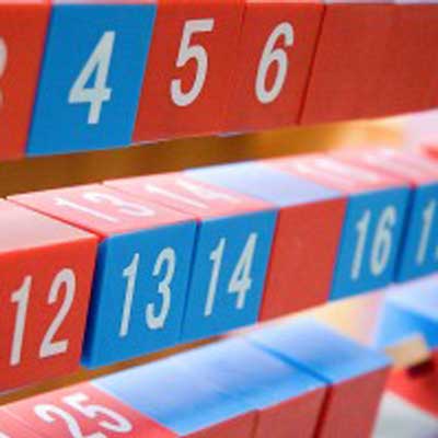 Viele Würfel mit Zahlen