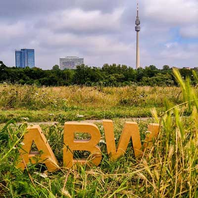 Buchstaben ABW stehen im Feld