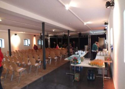 Eingestuhlter Saal