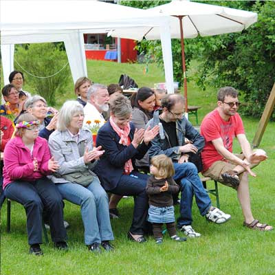 Publikum auf einem Sommerfest