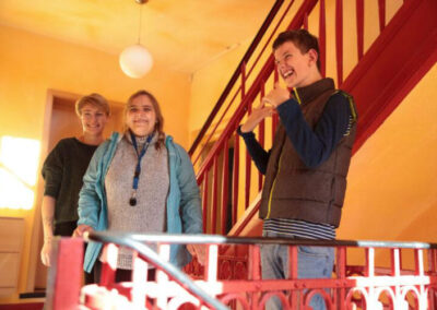 Menschen in Treppenhaus