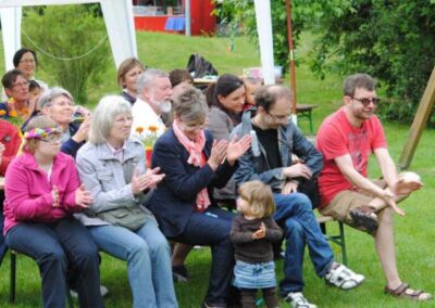 Menschengruppe auf Sommerfest