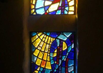 Licht durch buntes Glasfenster